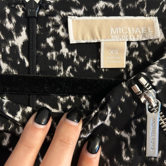 Michael Kors 3/4 dress - Picture 3 of 4